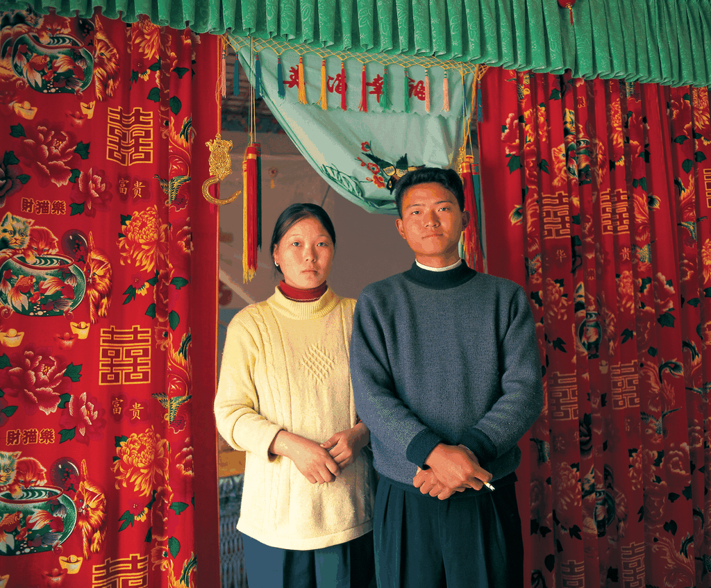 影像中的新婚夫妇