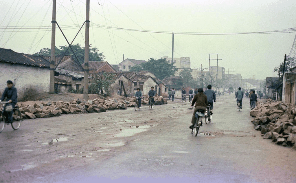 80年代初的街道与骑行者