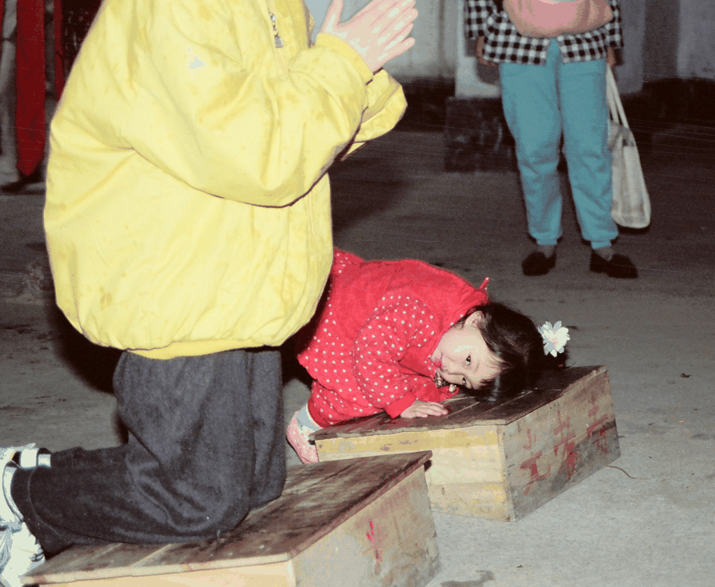 九十年代儿童玩耍场景