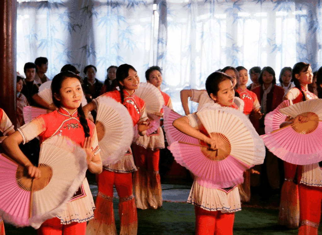 80年代文艺汇演场景