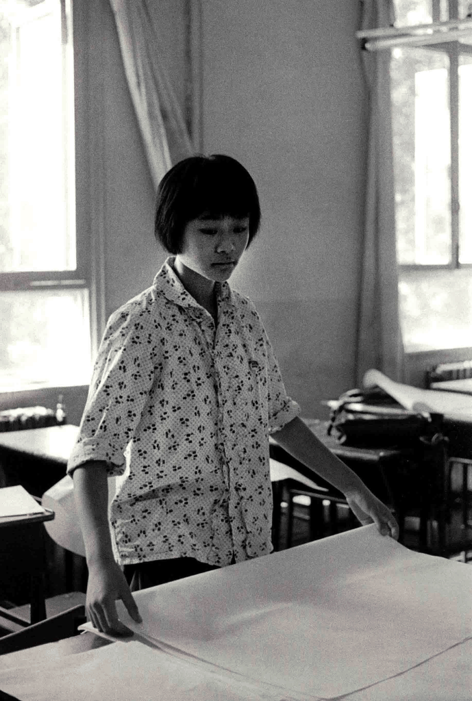 八十年代教室里的少女