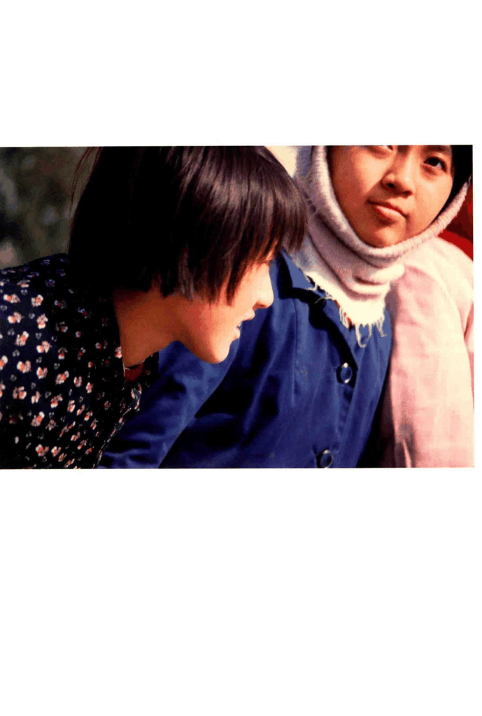 两位青年的亲密合影