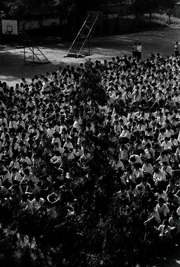 操场上的学生集会